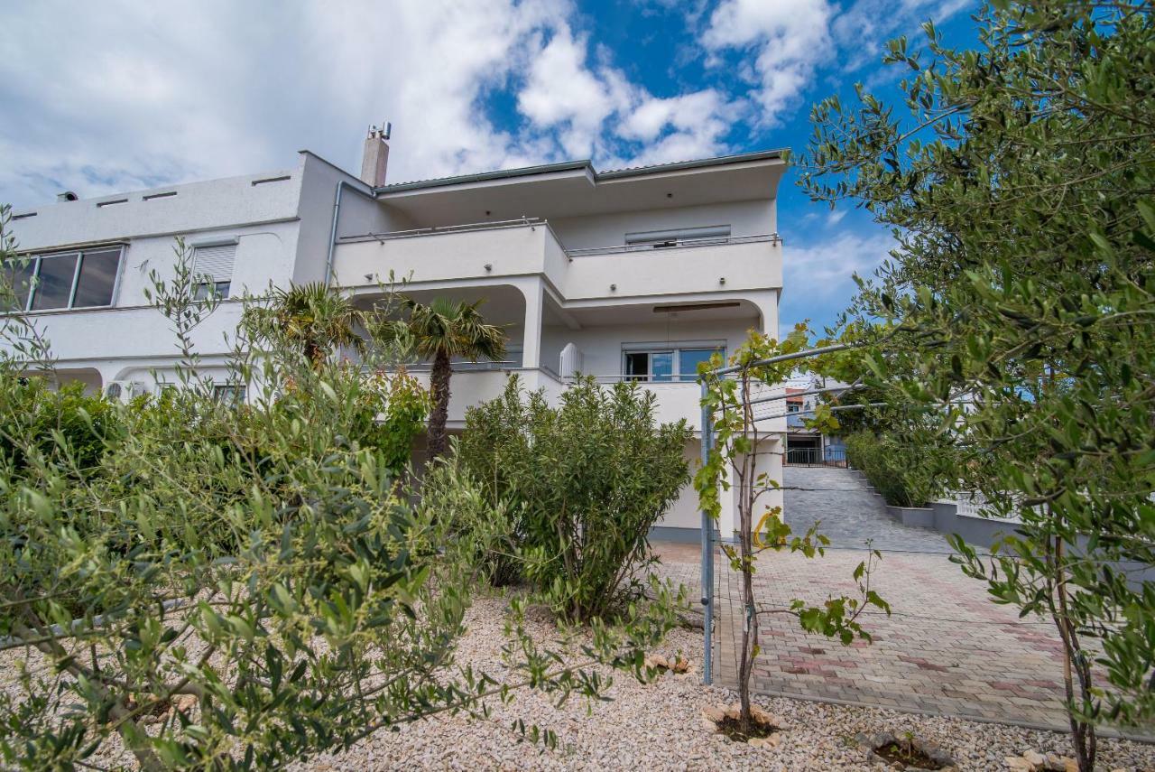 Apartments Oleander Veglia Exterior foto